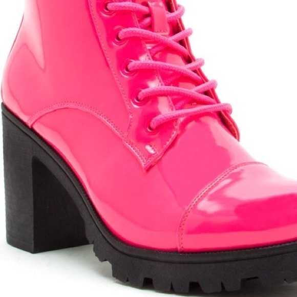 2 Left! Qupid SORRENTO Pink Neon Patent Lace-Up Heeled Combat Bootie - Picture 4 of 8